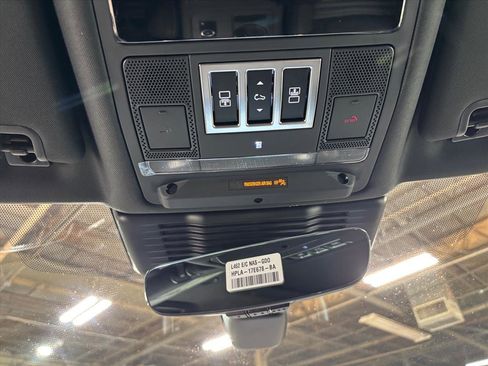 New 2026 Land Rover Discovery Limited Edition image 12