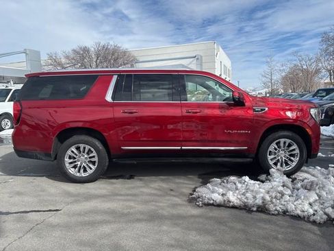 Used 2021 GMC Yukon XL SLT w/ SLT Luxury Package image 7