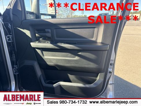 Used 2024 RAM 2500 Tradesman w/ Chrome Appearance Group image 30