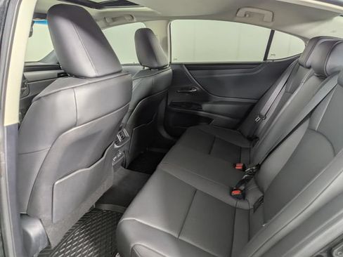 Used 2025 Lexus ES 350 w/ ES 350 Ultra Luxury Package FWD image 17