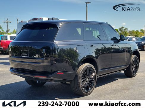 Used 2025 Land Rover Range Rover SE AWD/4WD image 6