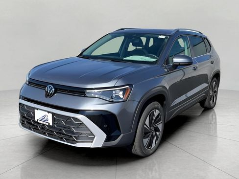New 2025 Volkswagen Taos SE image 3