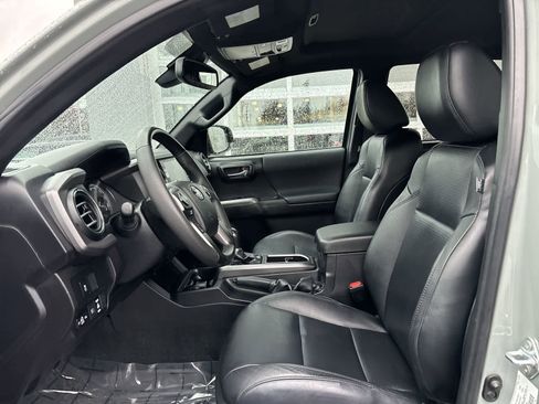 Used 2023 Toyota Tacoma TRD Sport w/ TRD Premium Sport Package image 8