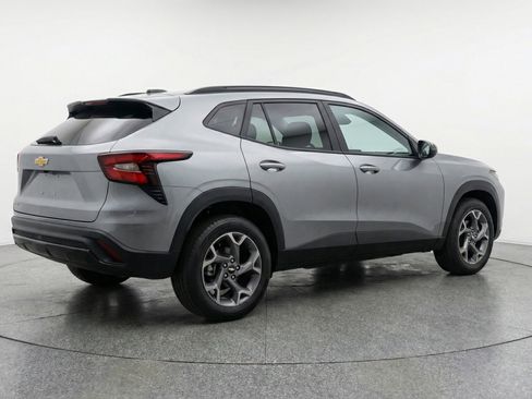 Used 2025 Chevrolet Trax LT image 9