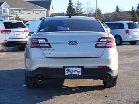 Used 2018 Ford Taurus SE image 4