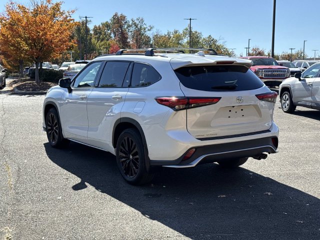 Used 2023 Toyota Highlander XSE FWD image 4
