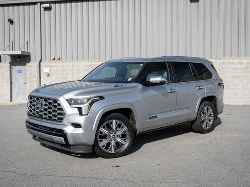 Used 2024 Toyota Sequoia Capstone AWD/4WD image 4