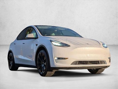 Used 2021 Tesla Model Y 2WD image 3