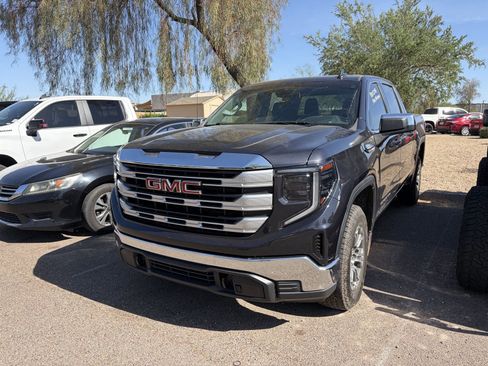 Used 2023 GMC Sierra 1500 SLE w/ X31 Off-Road Package AWD/4WD image 2