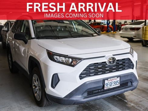 Used 2021 Toyota RAV4 LE FWD image 1