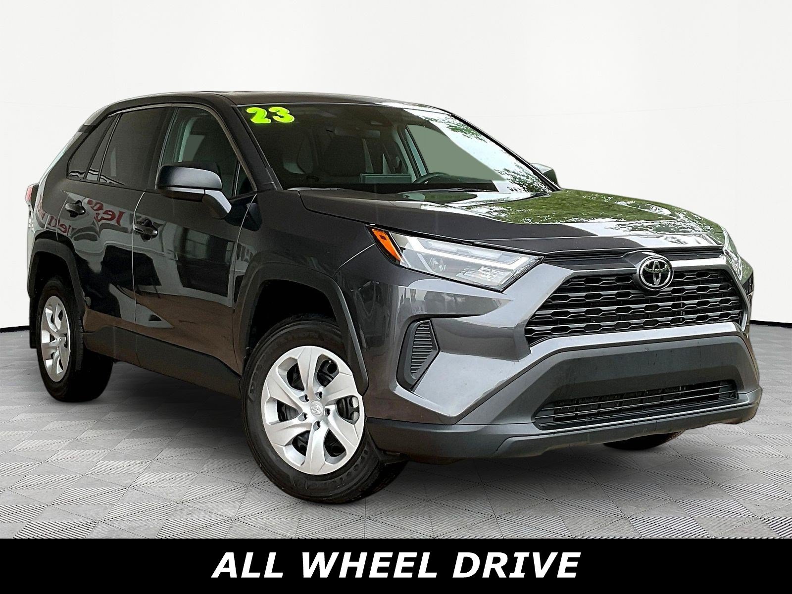 Used 2023 Toyota RAV4 LE AWD/4WD image 3