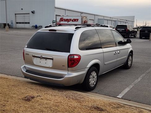 Used 2005 Chrysler Town & Country LX w/ Popular Equipment Group II image 4