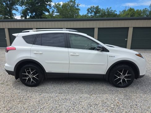 Used 2018 Toyota RAV4 SE w/ Protection Package AWD/4WD image 6