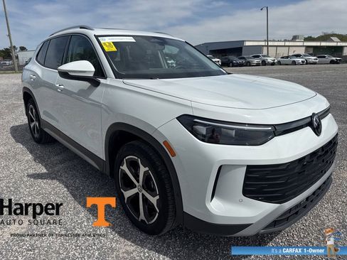 Used 2025 Volkswagen Tiguan SE w/ Panoramic Sunroof Package image 7