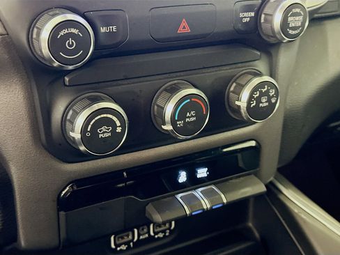 Used 2022 RAM 1500 Big Horn AWD/4WD image 23
