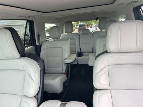 New 2026 Lincoln Navigator Reserve AWD/4WD image 19