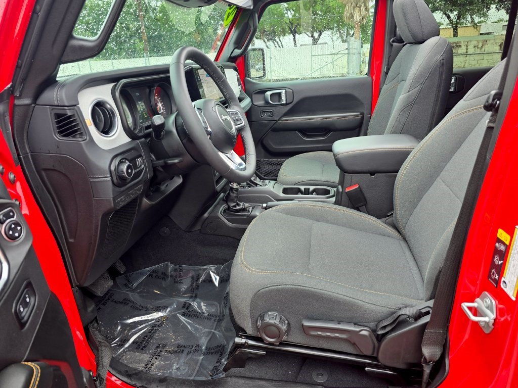 Used 2026 Jeep Wrangler Unlimited Sahara AWD/4WD image 16