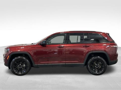 Used 2024 Jeep Grand Cherokee Altitude image 4