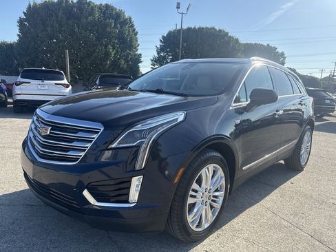Used 2017 Cadillac XT5 Premium Luxury AWD/4WD image 4
