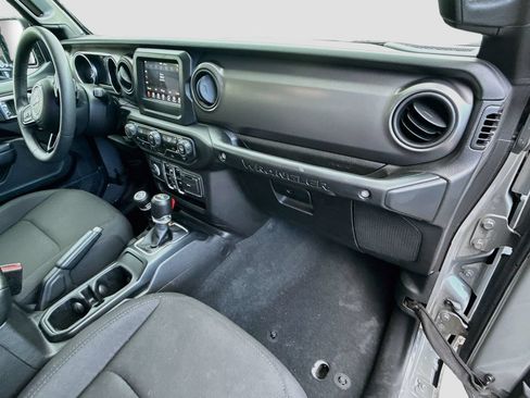 Used 2023 Jeep Wrangler Unlimited AWD/4WD image 33
