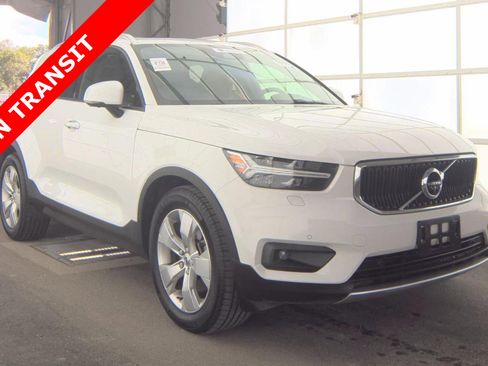 Used 2020 Volvo XC40 T4 Momentum FWD image 5