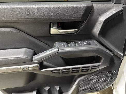 Used 2025 Toyota Tacoma TRD Off-Road image 20