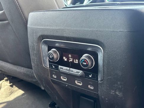 Used 2021 Chevrolet Tahoe Z71 w/ Z71 Off-Road Package AWD/4WD image 28