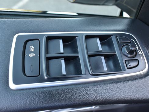 Used 2018 Jaguar F-PACE S image 41