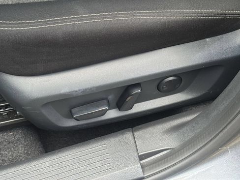 Used 2025 Nissan Rogue SV AWD/4WD image 22
