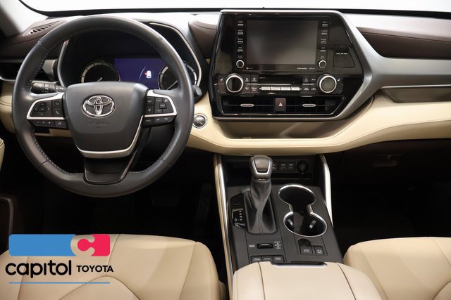 Used 2022 Toyota Highlander XLE AWD/4WD image 14