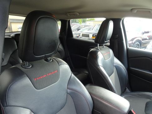 Used 2015 Jeep Cherokee Trailhawk AWD/4WD image 15