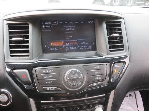 Used 2018 Nissan Pathfinder 4WD image 17