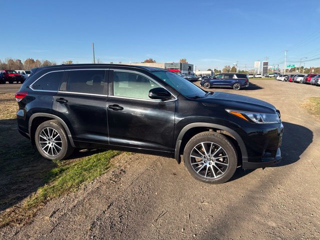 Used 2017 Toyota Highlander SE AWD/4WD image 6