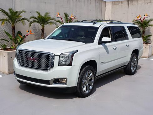 Used 2015 GMC Yukon XL Denali w/ Touring Package AWD/4WD image 3