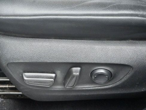 Used 2022 Toyota Highlander XLE AWD/4WD image 14