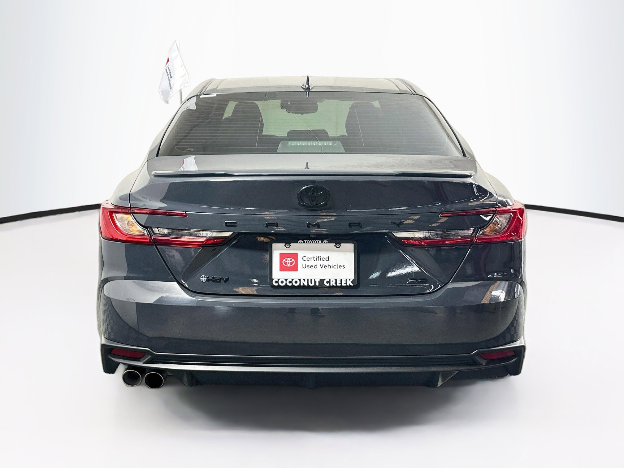 Used 2025 Toyota Camry SE FWD image 4