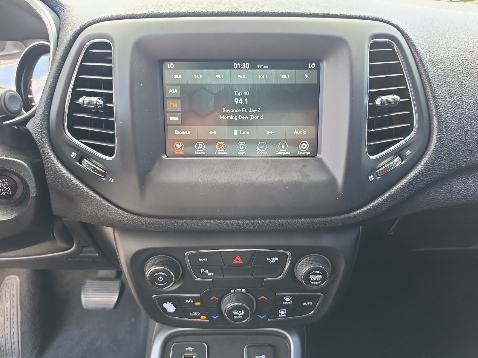 Used 2018 Jeep Compass Latitude w/ Popular Equipment Group FWD image 16
