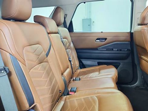 Certified 2024 Nissan Pathfinder Platinum w/ Cargo Package FWD image 33