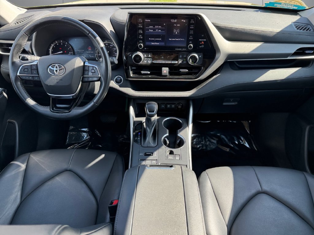 Certified 2021 Toyota Highlander XLE AWD/4WD image 12