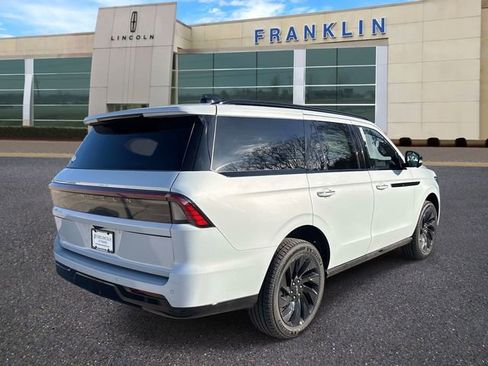 New 2026 Lincoln Navigator Reserve w/ Jet Appearance Package AWD/4WD image 7