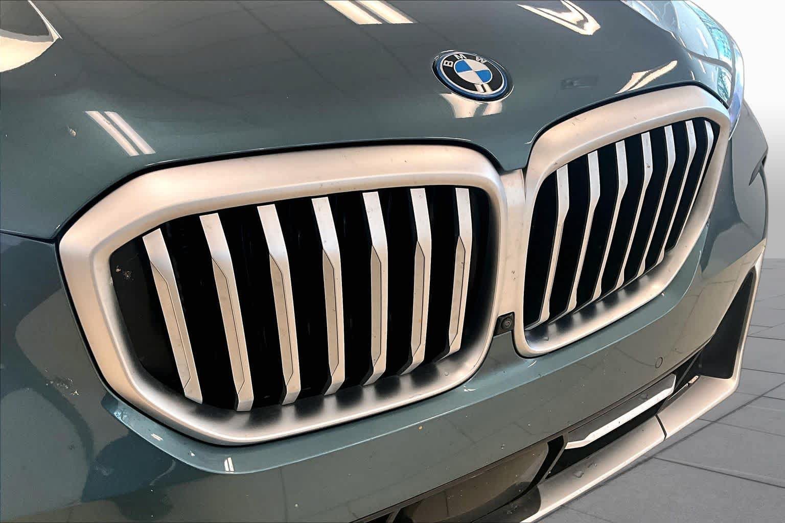 Used 2024 BMW X5 xDrive50e w/ Parking Assistance Package AWD/4WD image 28
