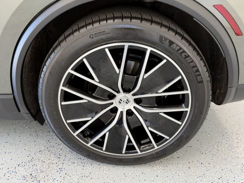 Used 2025 Porsche Macan Electric RWD image 27