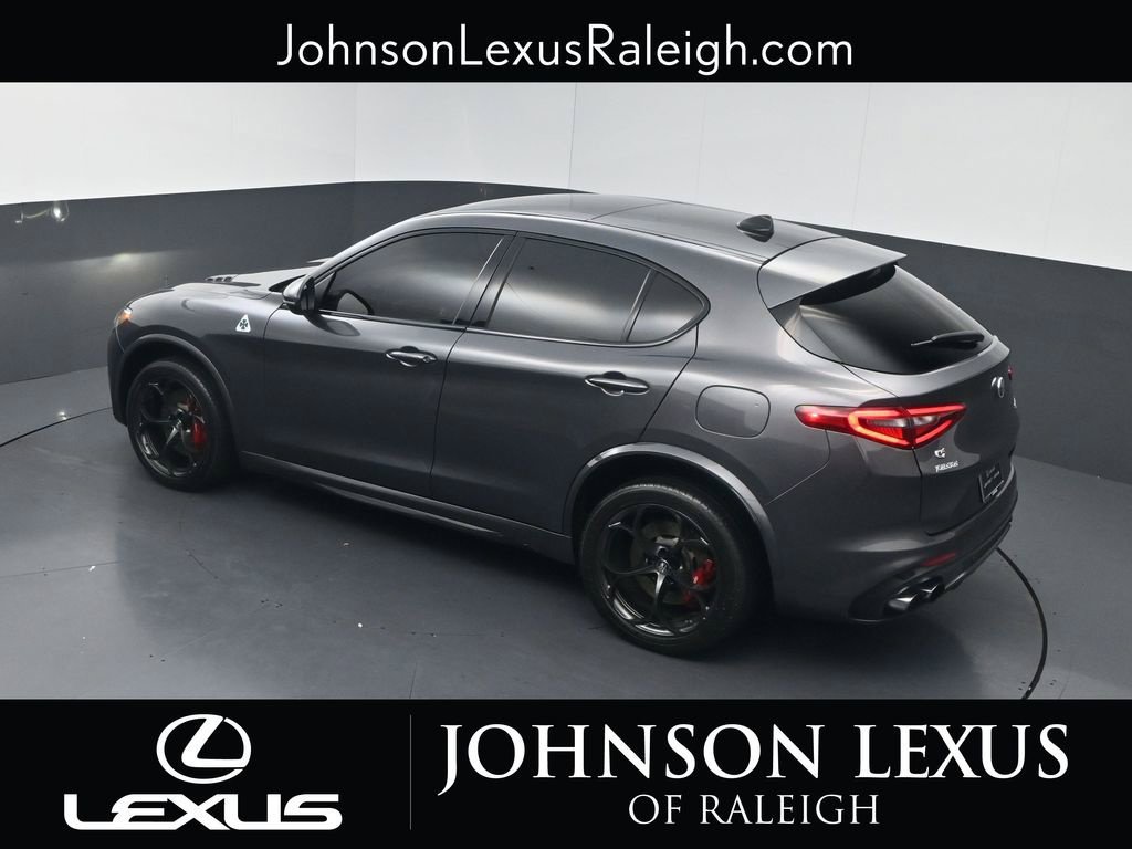 Used 2018 Alfa Romeo Stelvio Quadrifoglio w/ Driver Assist Dynamic Package AWD/4WD image 27