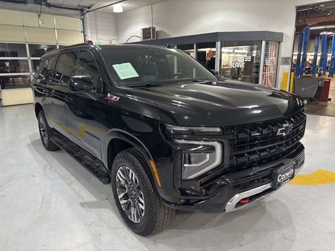Used 2025 Chevrolet Suburban Z71 image 4