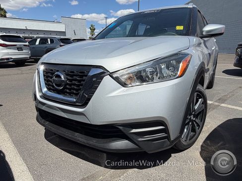 Used 2018 Nissan Kicks SV FWD image 5