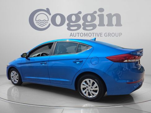 Used 2017 Hyundai Elantra SE FWD image 3