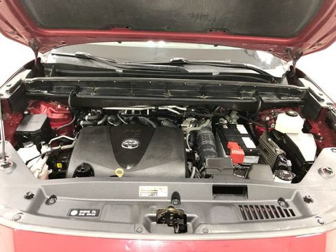 Used 2021 Toyota Highlander XLE AWD/4WD image 25