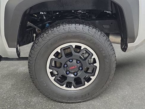 Certified 2024 Toyota Tacoma TRD Off-Road AWD/4WD image 29