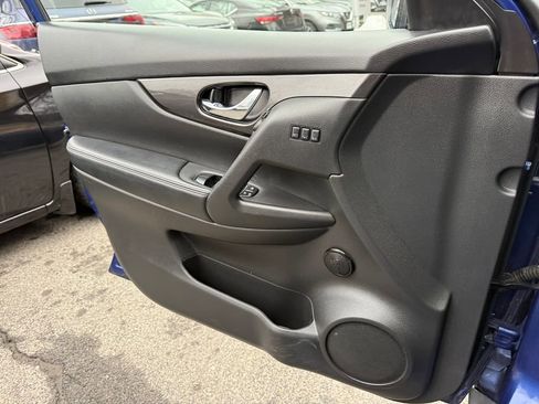 Used 2019 Nissan Rogue SV w/ Sun & Sound Touring Package image 21