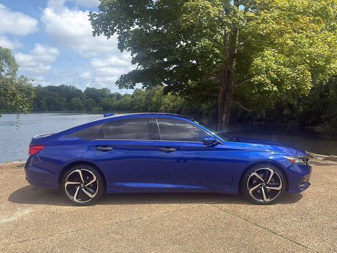 Used 2020 Honda Accord Sport image 3